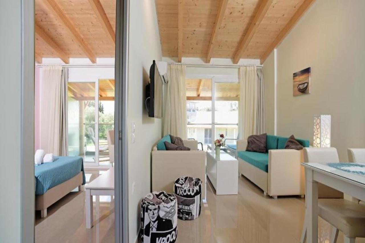 Palapart Gikas Suites And Studios 고우비아 외부 사진