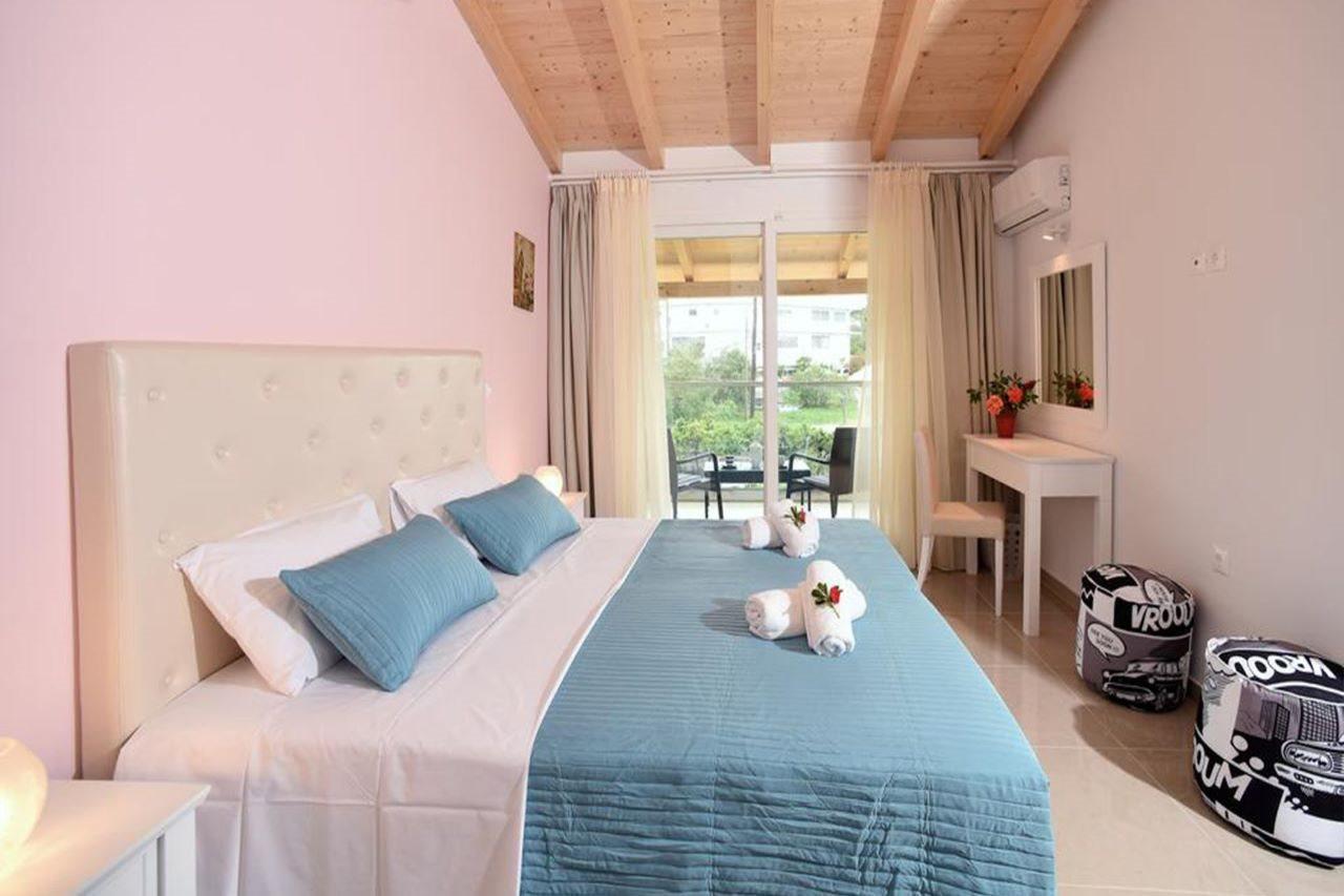 Palapart Gikas Suites And Studios 고우비아 외부 사진