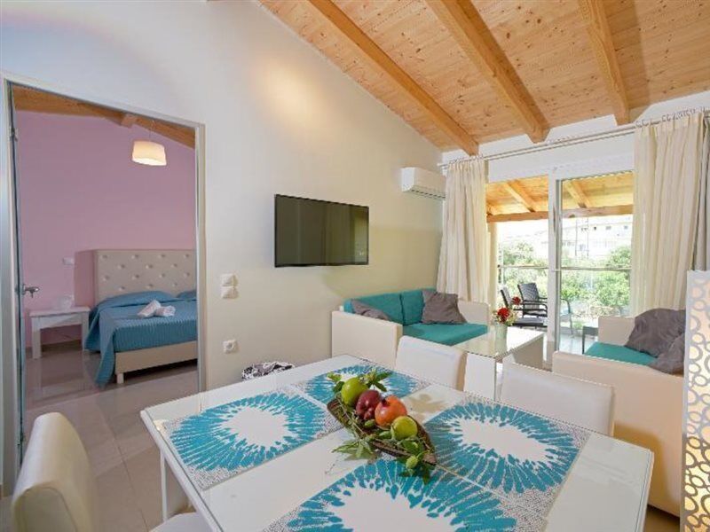 Palapart Gikas Suites And Studios 고우비아 외부 사진